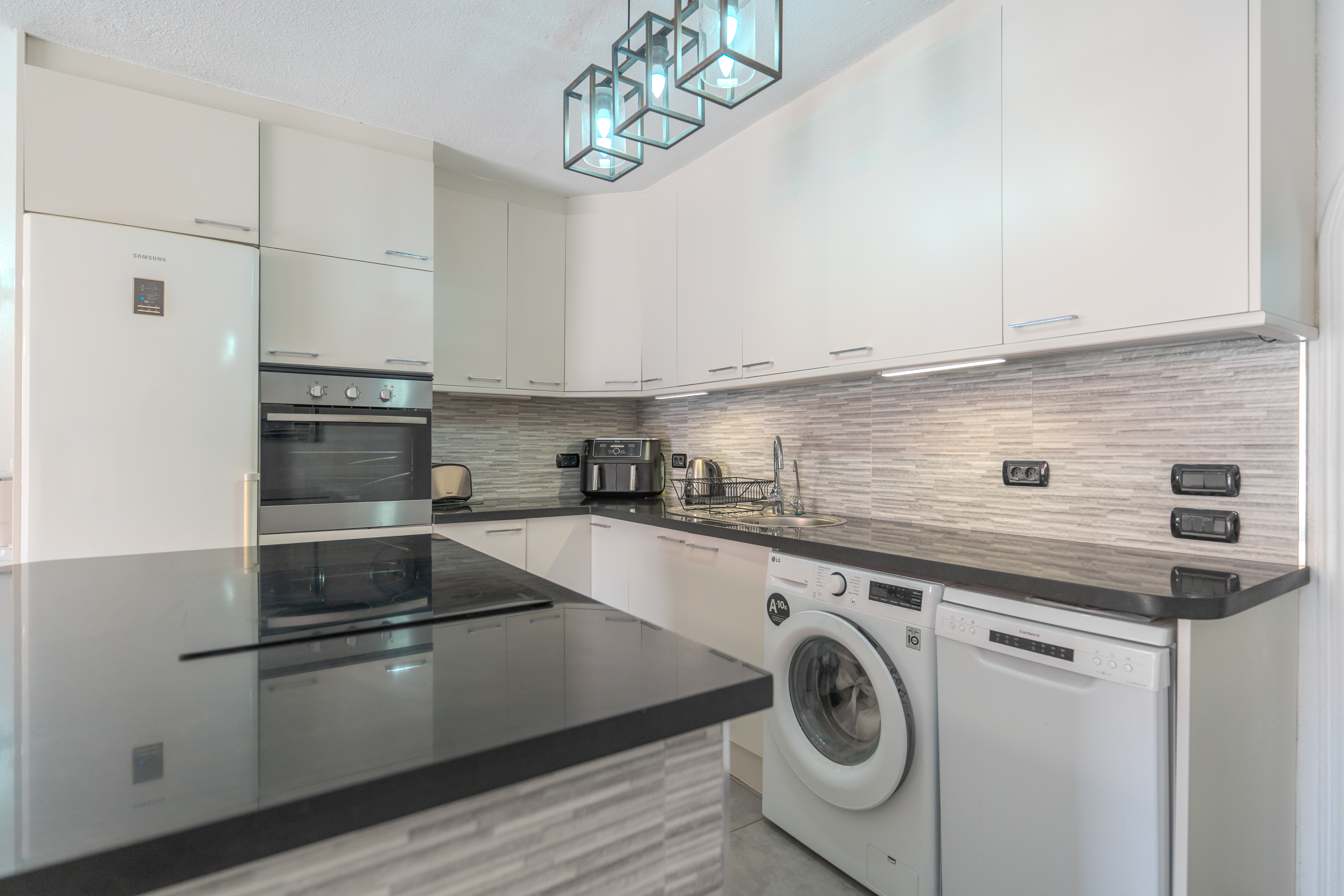 1 Bedroom | Victoria Court 1 — photo 2